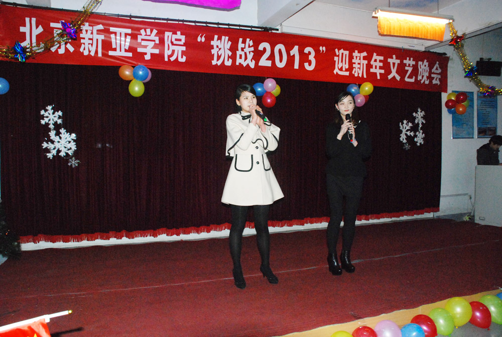 我院学生演唱歌曲《亲爱的小孩》，演唱者：杜欣欣、刘玥彤